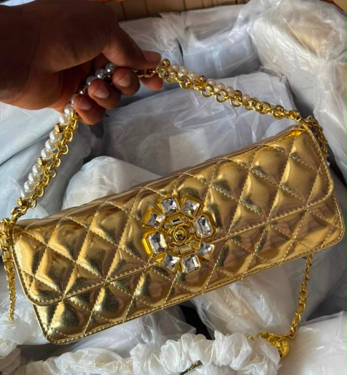 Chanel
130 dhs
High-quality
With magnetic box
Zain35
Zain26
♥️♥️♥️