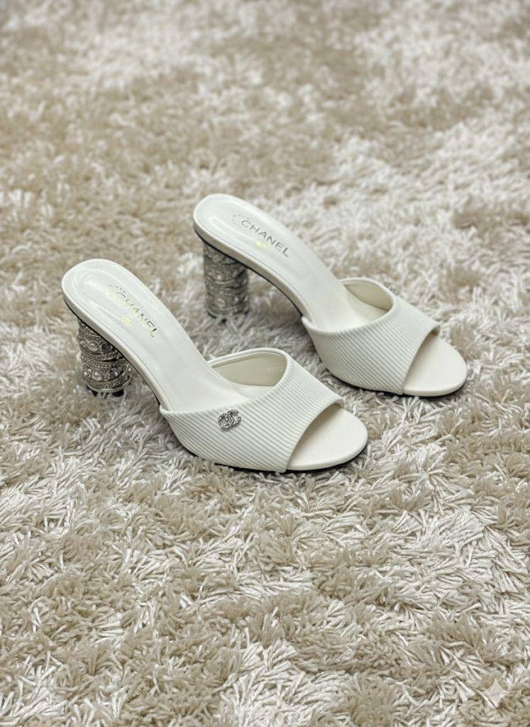 𝐂𝐇𝐀𝐍𝐄𝐋- 7𝗖𝗠
💯high quality
Size 36-37-38-39-40-41
115 dhs🪙🌨️
Zain86
♥️♥️♥️