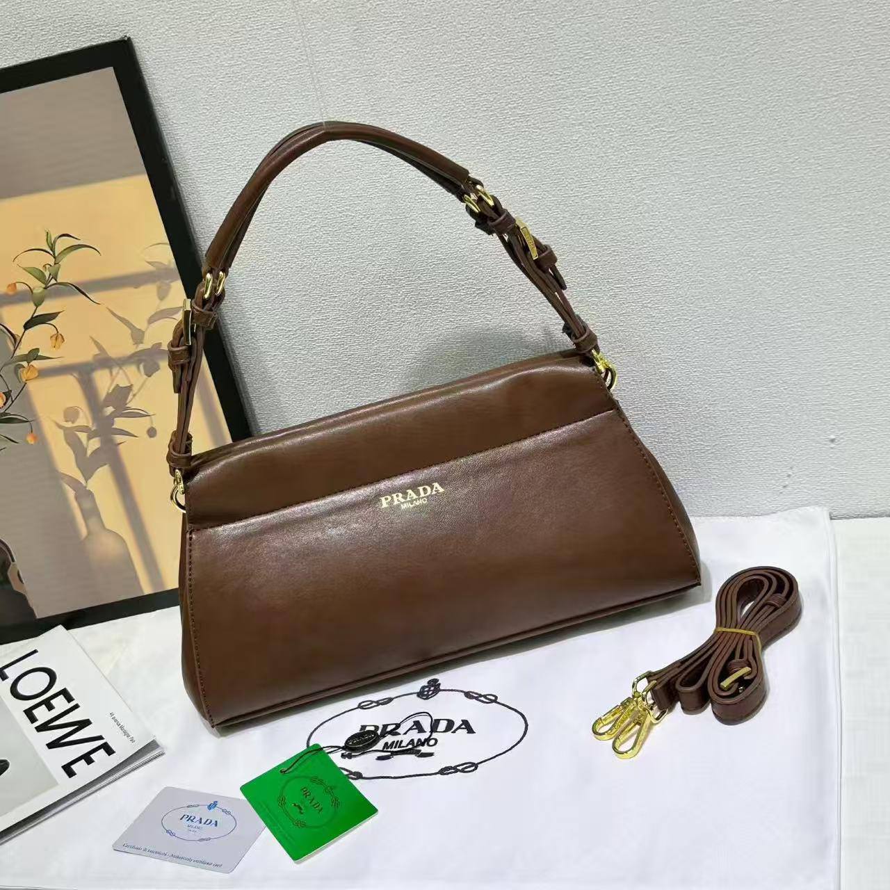 Prada
125 dhs✅
Size 32 cm
Zain161
♥️♥️♥️
