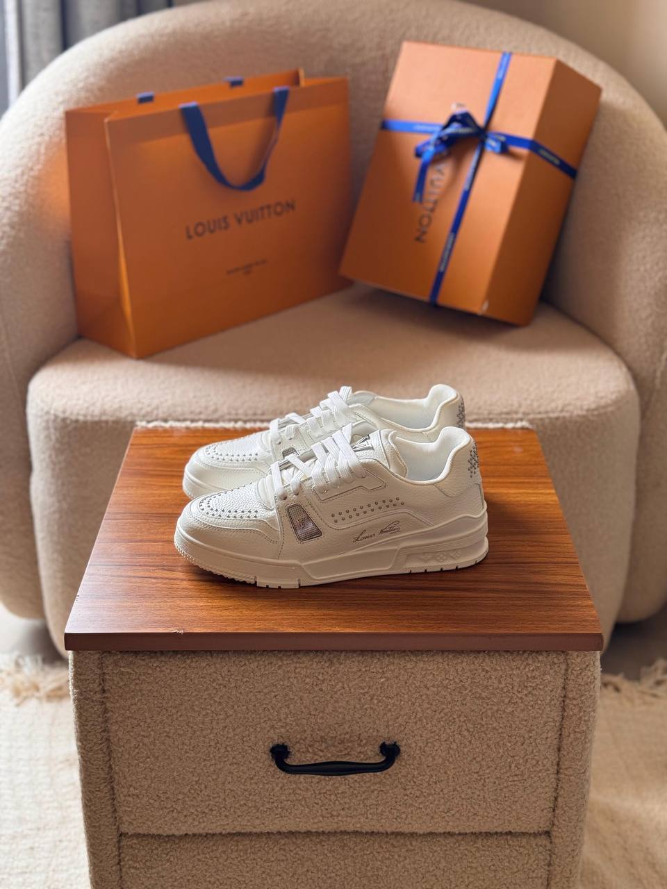 LV Trainer Sneaker
*AAA quality*
*size: 40 to 46*
550 dhs🪙💕
Zain185
♥️♥️♥️