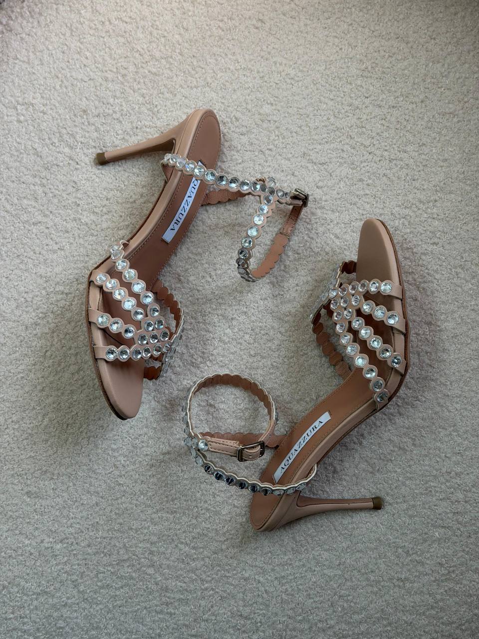 NEW AQUAZZURA 💥💥
*Super master quality*
*Size 36 to 41*
450 dhs✅
Zain113
♥️♥️♥️