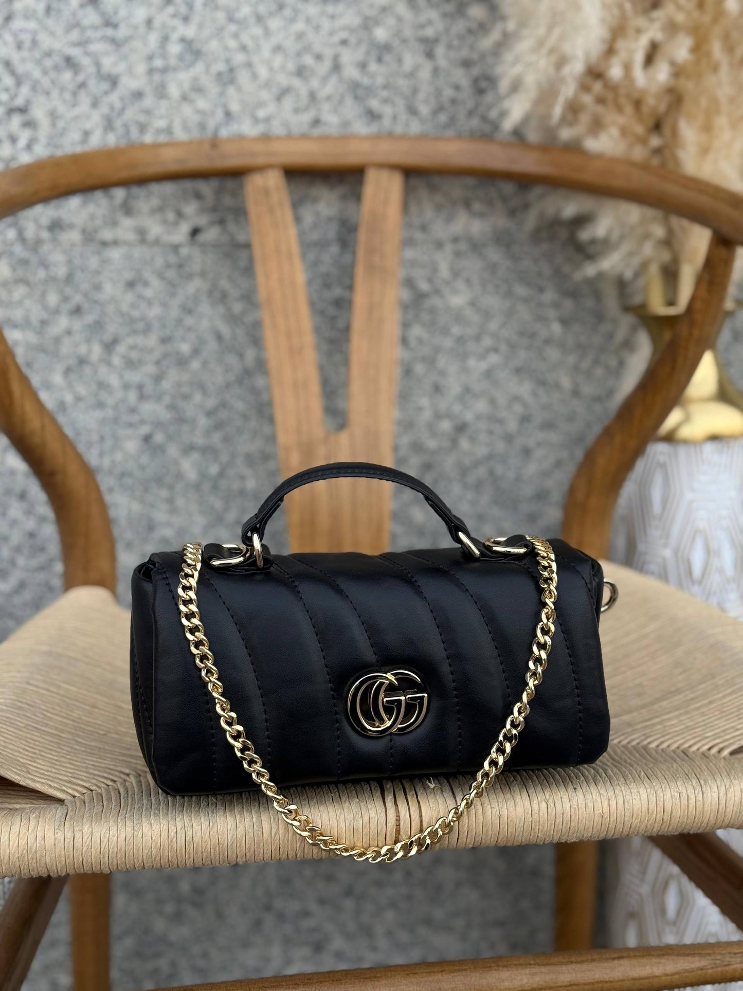 Available Again✨✨✨
GUCCI
21cm
290 dhs🪙🌨️
Top quality
With box🎁
Zain167
♥️♥️♥️