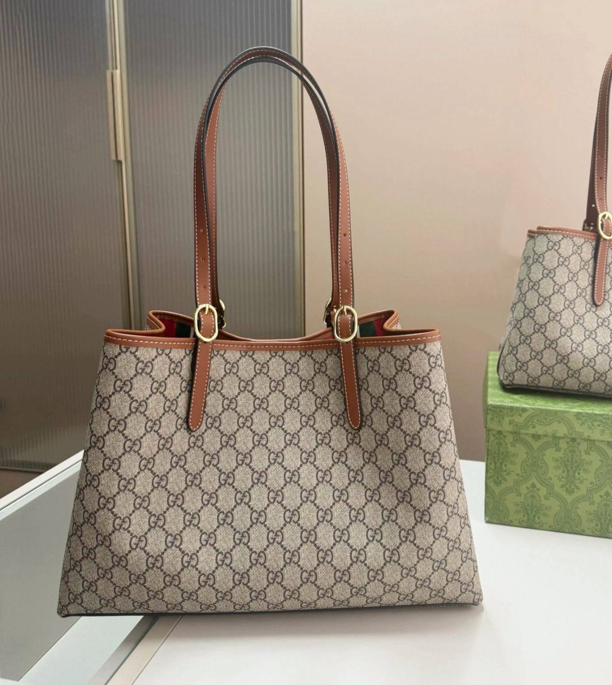 GUCCI
NEW CAME GOOD QUALITY
120 dhs❣️
Zain39
♥️♥️♥️