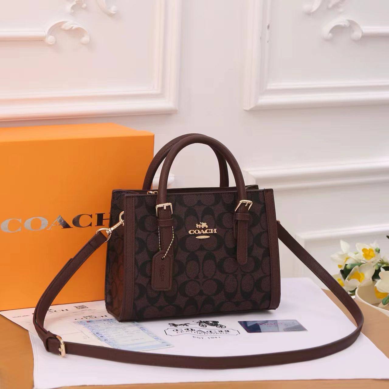 COACH ✨
Quality 💯
Size 23cm
100 dhs✅
With box 📦
Zain70
♥️♥️♥️