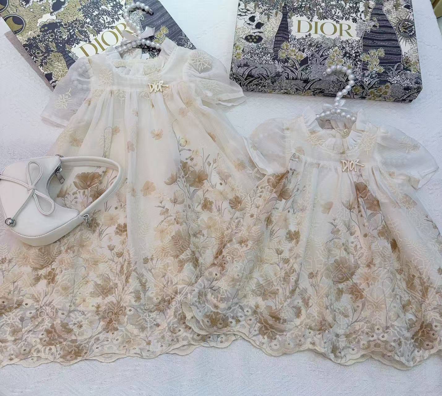 Dior
1-12y 170 dhs❣️
Zain151
♥️♥️♥️