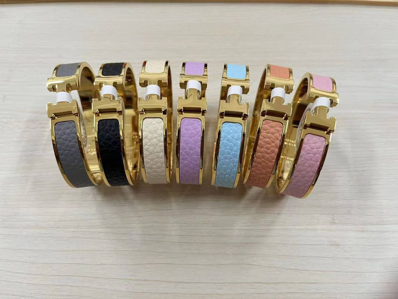 55 dhs🪙🌨️
EACH
Bangle
With Box And Paper Bag
🎁🎁🎁
Zain89
♥️♥️♥️