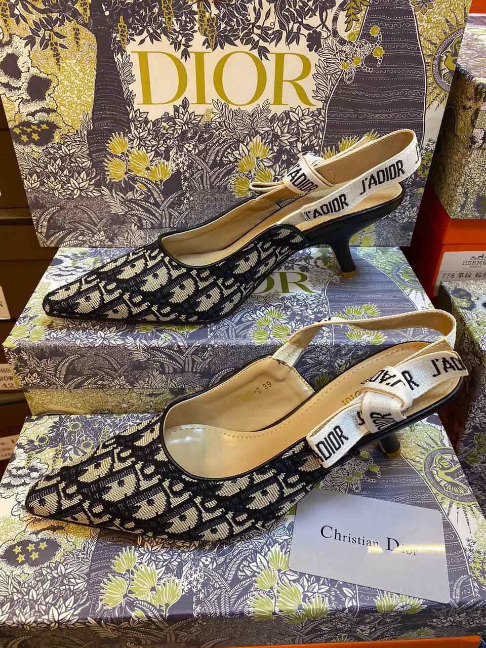 Christian Dior heel,
Size 36 To 41
100 dhs🇦🇪🇦🇪
Zain120
♥️♥️♥️