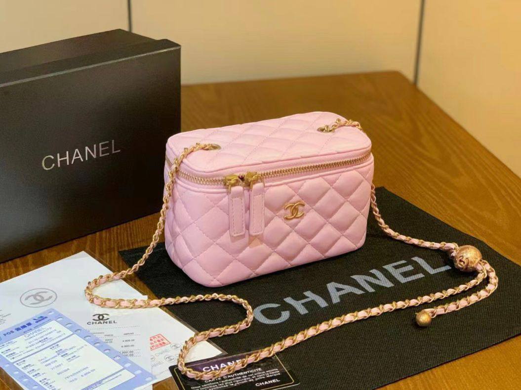 CHANEL
GOOD QUALITY
WITH BOX
🎁🎁🎁
100 dhs✅
Zain39
♥️♥️♥️