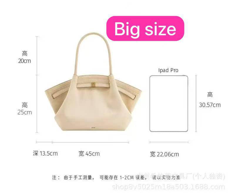 JW PEI
Best quality
Small size 28cm 110 dhs❤️
Big size 45 cm 120 dhs❤️
Zain158
♥️♥️♥️