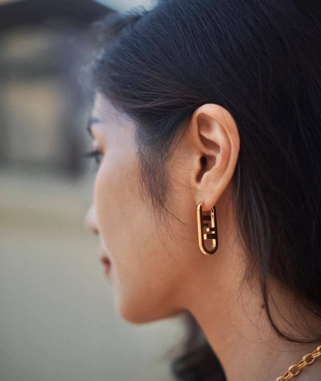 FENDI ❤️🔥*
Earring 🔥
Master quality 💯
With normal boxes 📦
45 dhs🪙🌨️
With master box 🗃️
65 dhs🪙🌨️
Zain216
♥️♥️♥️