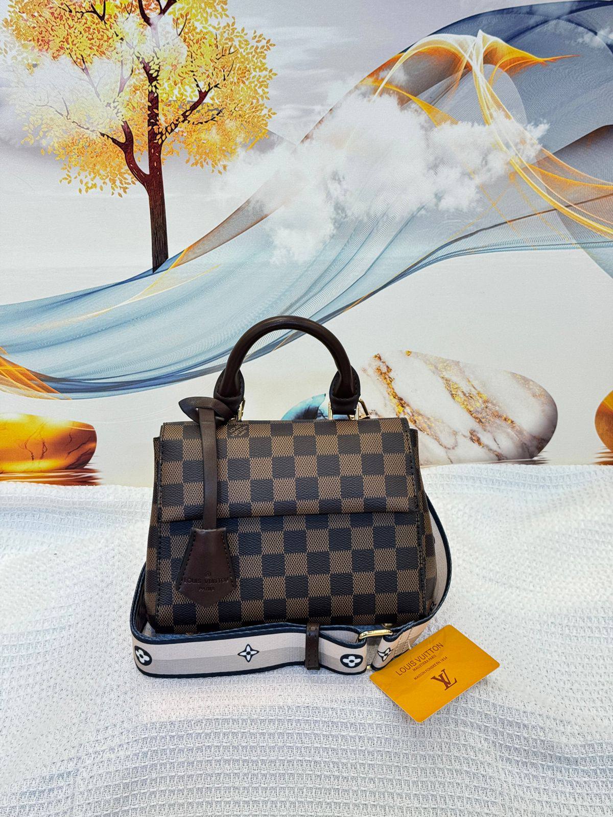 LV
Best quality
with box
115 dhs🇦🇪🇦🇪
size 21CM
Zain290
♥️♥️♥️