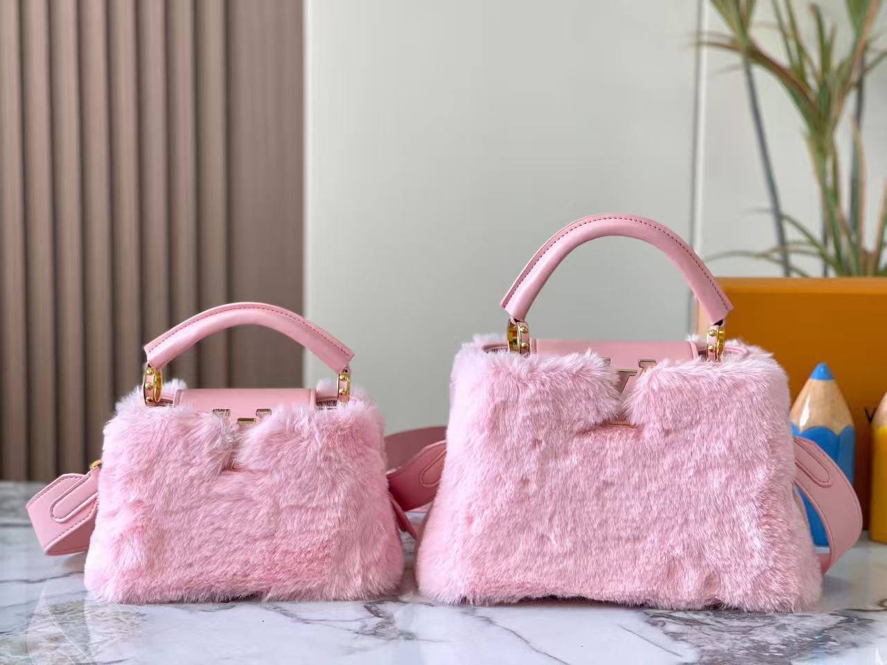 LV
Master
New.
27cm. 380 dhs🪙🌨️
21cm. Is. 360 dhs🪙🌨️
With. Box.
🎁🎁🎁
Zain131
♥️♥️♥️