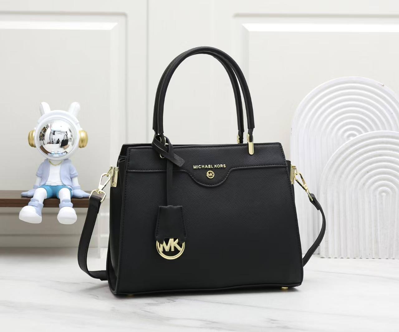 MK
Size :28cm
95 dhs🪙🌨️
Zain09
♥️♥️♥️