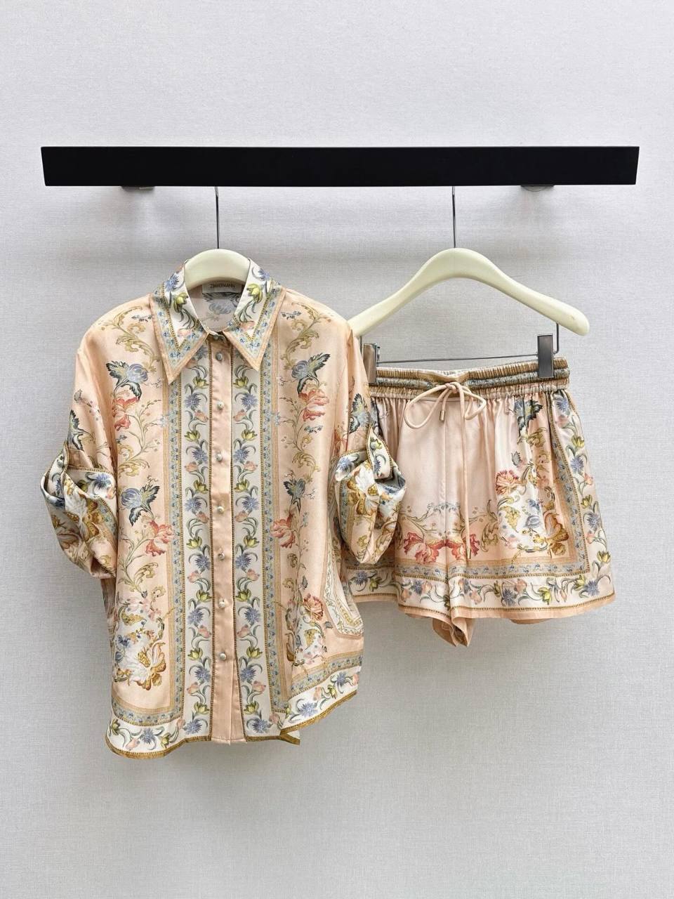 ❤️🔥 ZIMMERMANN NEW ❤️🔥
💯 % SILK✨
✨VIP quality 😍
Sizes; 0-1-2-3
950 dhs✅
Zain287
♥️♥️♥️