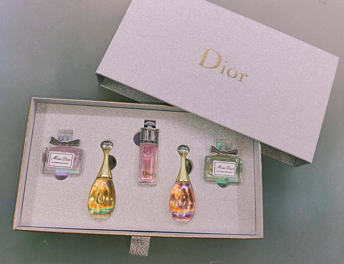 DIOR
5in1 SILVER
55 dhs🇦🇪🇦🇪 each
Zain01
♥️♥️♥️