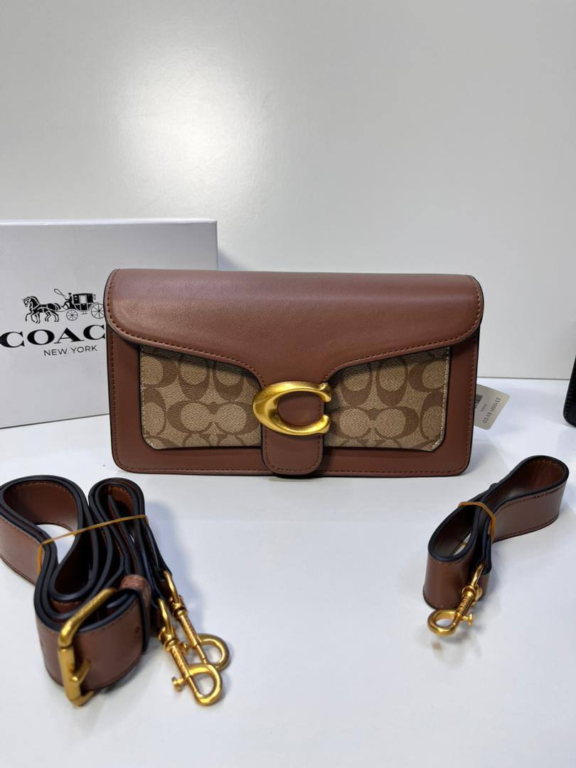 Coach
95 dhs❣️
with box
🎁🎁🎁
size 26×7×14cm
Zain213
♥️♥️♥️