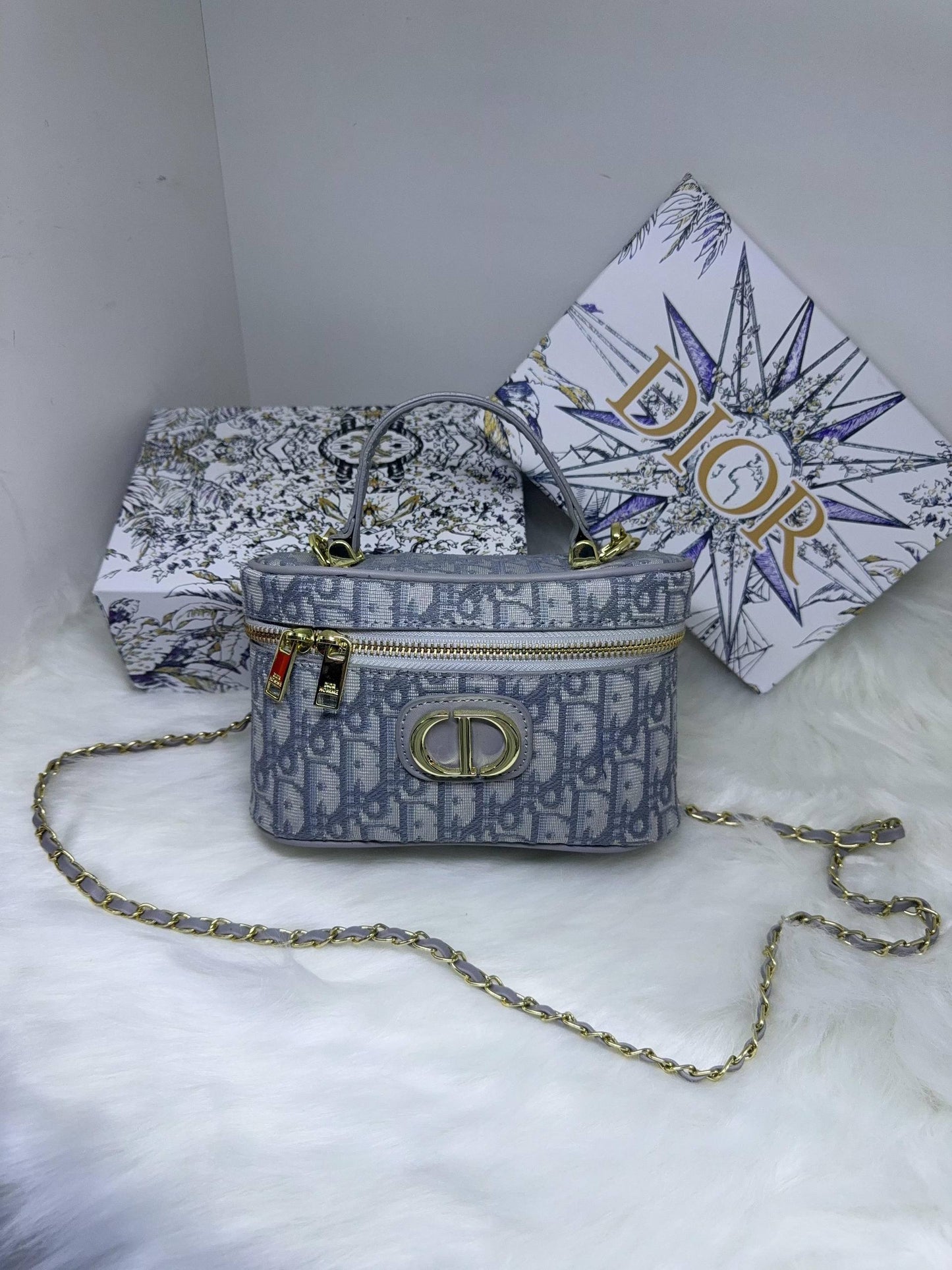 Dior
85 dhs🗽
with box
🎁🎁🎁
Zain38
♥️♥️♥️