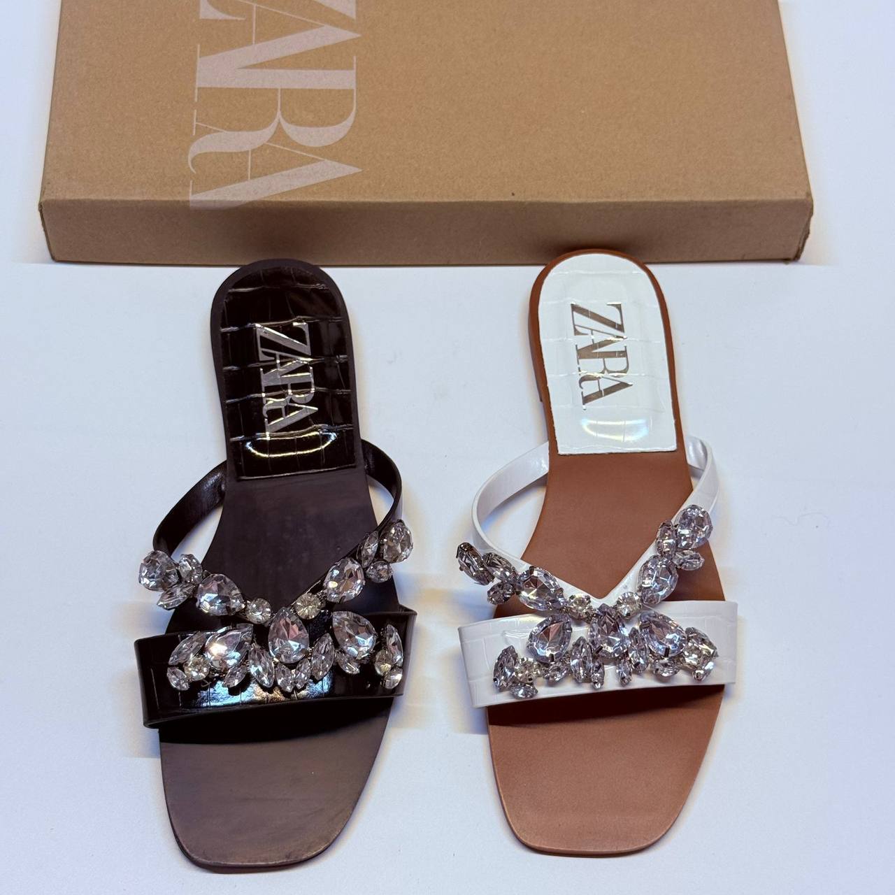 ZARA SLIPPER
GOOD QUALITY
90 dhs✅
Size 36 TO 41
Zain40
♥️♥️♥️