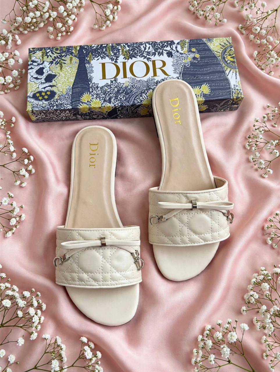 Dior ladies
new arrivals
36 to 41
90 dhs 🇦🇪🇦🇪
Zain236
♥️♥️♥️