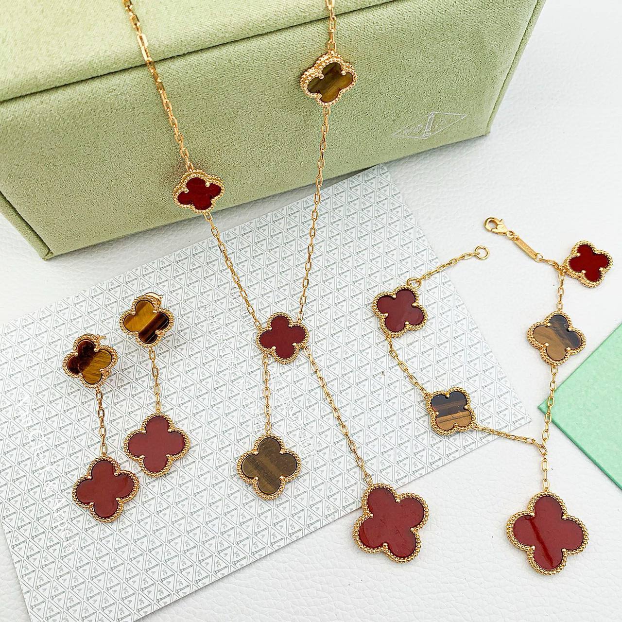 VCA SET
NECKLACE
BRACELET
EARRINGS
WITH GOOD BOX AND PAPER BAG
🎁🎁🎁
220 dhs🪙💚
Zain89
♥️♥️♥️