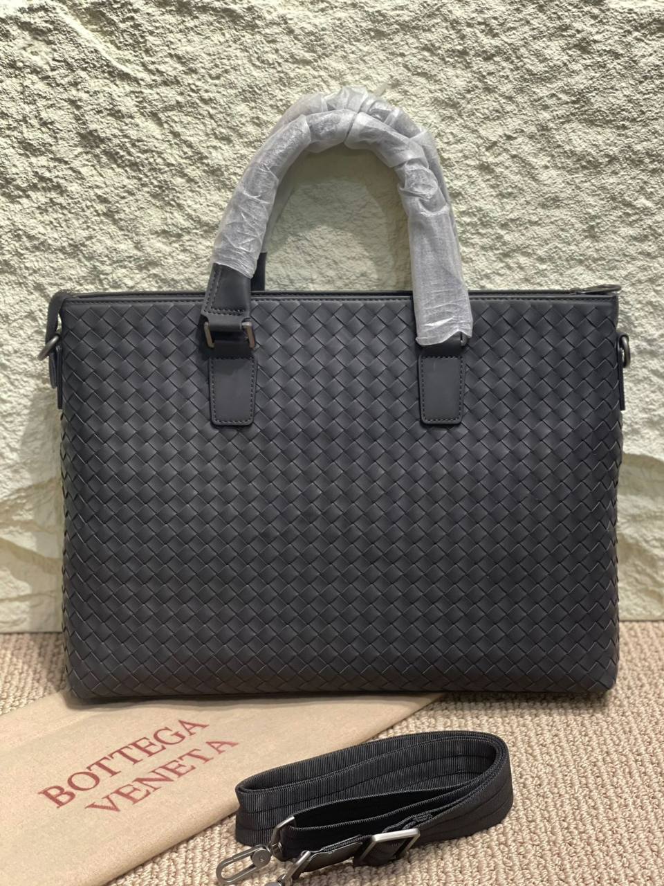 BOTTEGA VENETA
*Laptop Bag*
*Master Quality*
550 dhs✅
Zain179
♥️♥️♥️