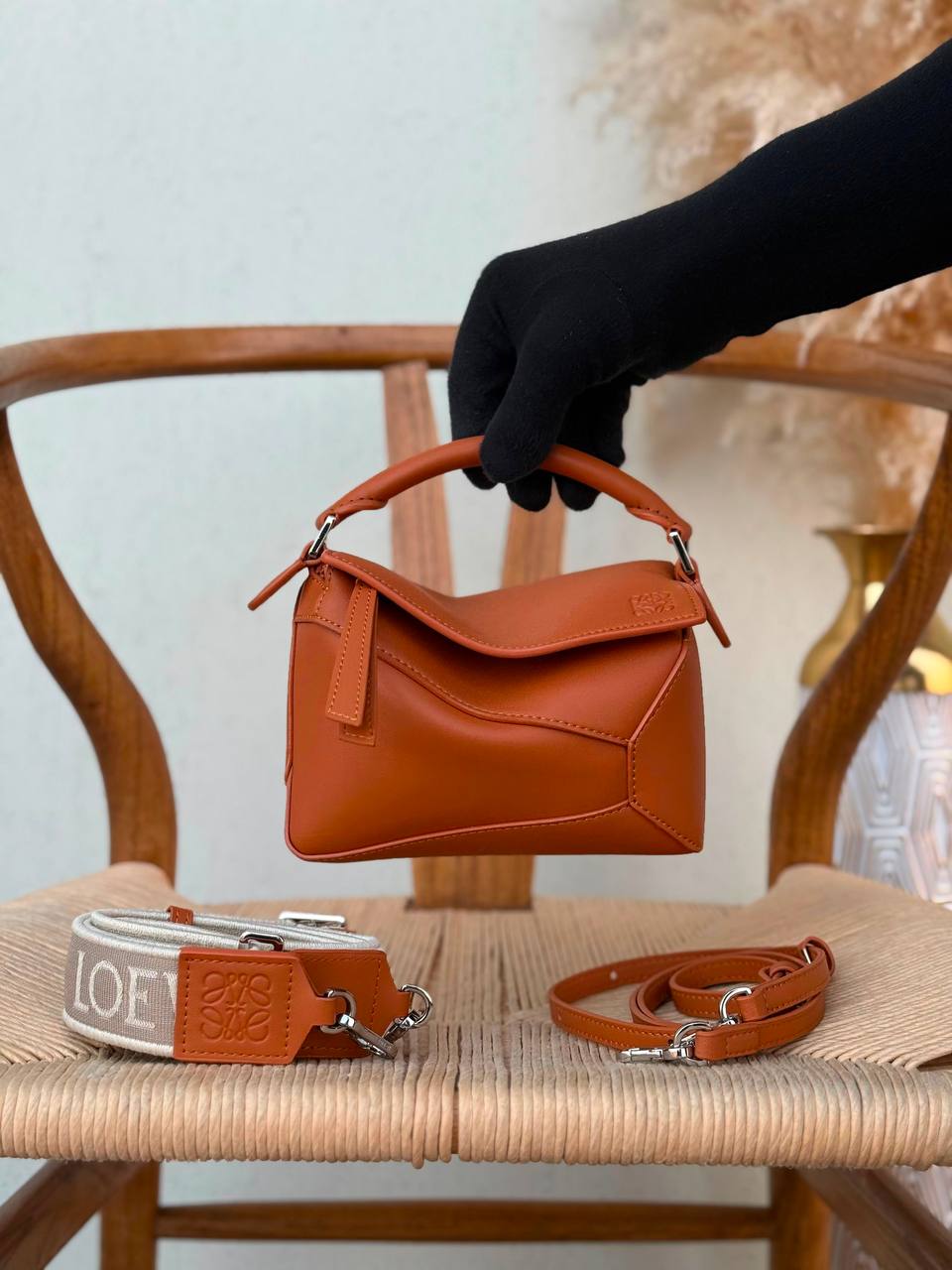 LOEWE
18cm
320 dhs🇦🇪🇦🇪
Top quality
With box🎁
Zain167
♥️♥️♥️