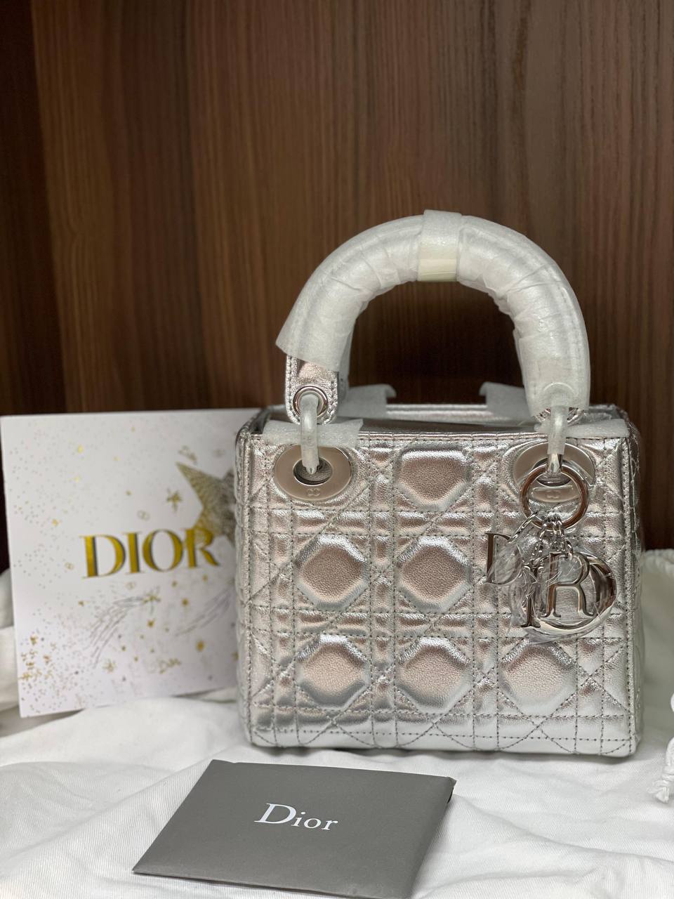 NEW✨DIOR✨
SUPER MASTER QUALITY🫶
WITH FULL PACKAGING🎁
SIZE::✨17 CM✨
1150 dhs🪙💚
Zain255
♥️♥️♥️