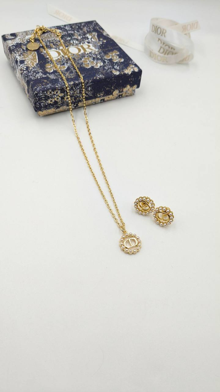 Dior
*Master Quality*
*Necklace & Earrings*
130 dhs✅ with Normal Box 🎁
140 dhs✅ with Good Box 🎁
Zain210
♥️♥️♥️