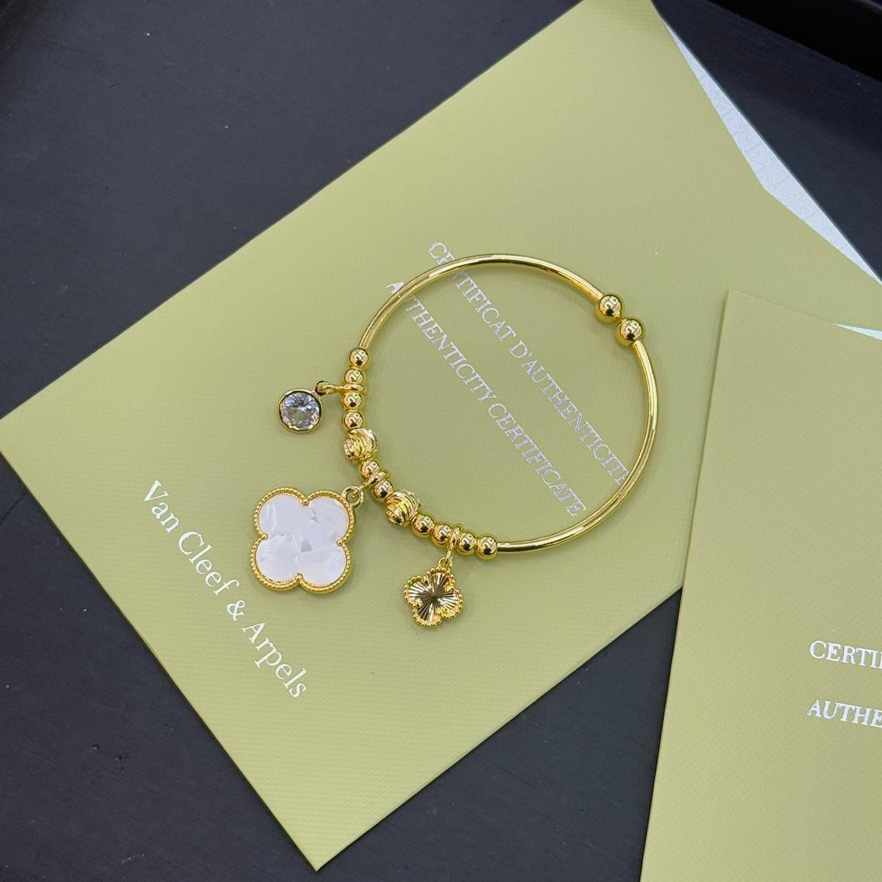 VcA
Bangles
30 dhs🪙💕
Zain263
♥️♥️♥️