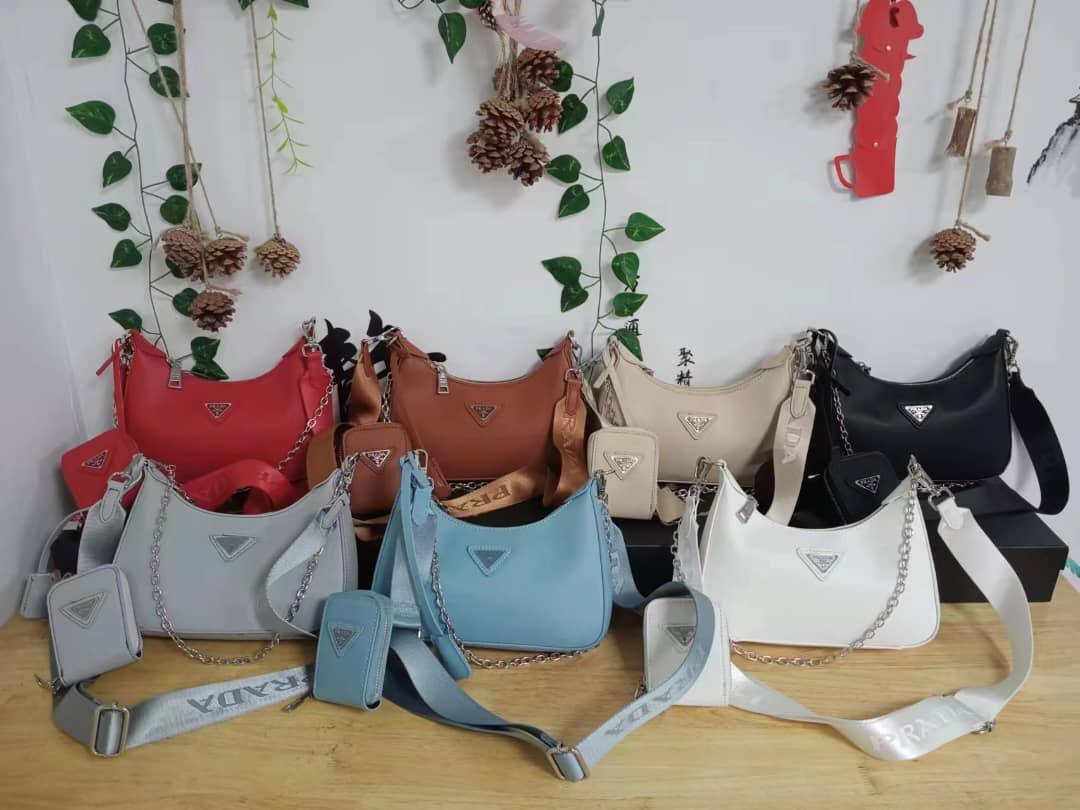 Prada
100 dhs🇦🇪🇦🇪
with box
size 24cm
Zain26
♥️♥️♥️
