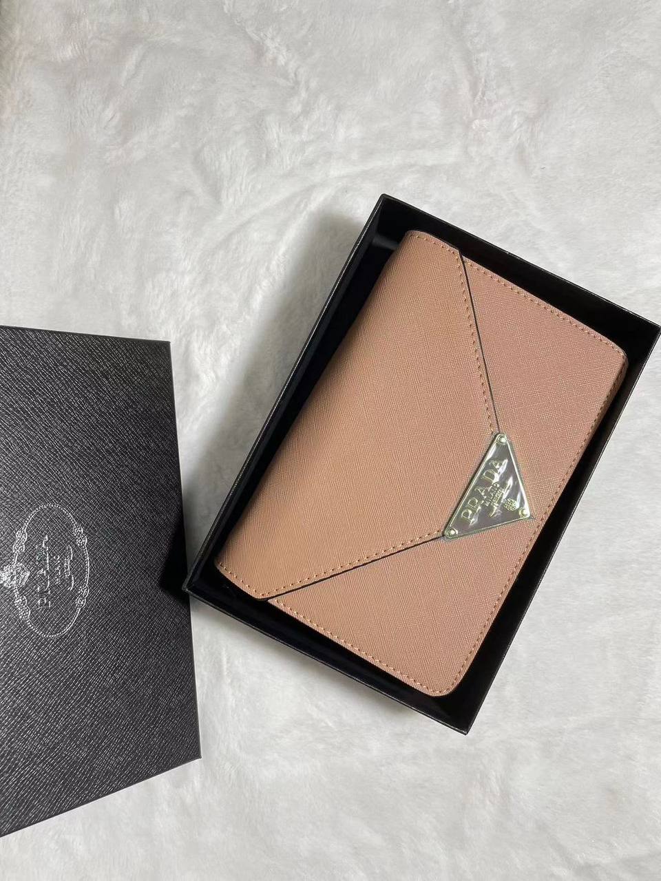 Prada 🔥
Size:21cm
80 dhs✅
With box 📦
Zain07
♥️♥️♥️