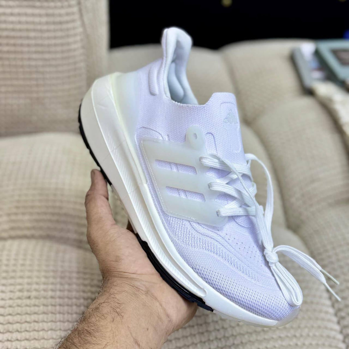 Adidas
40 to 45
105 dhs🇦🇪🇦🇪
Zain27
♥️♥️♥️