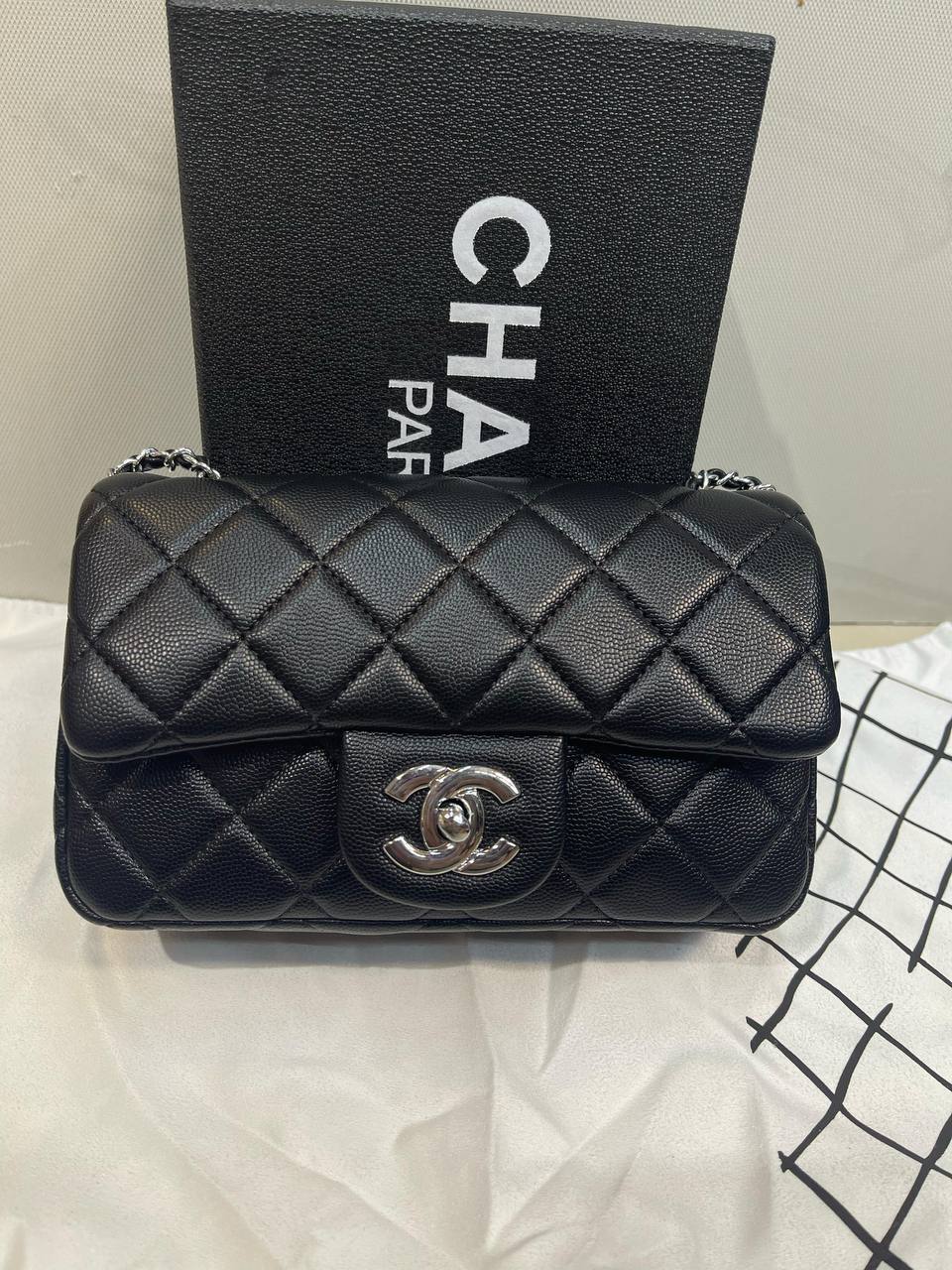 Chanel
Caviar classic
with box
🎁🎁🎁
100 dhs🪙🌨️
Zain136
♥️♥️♥️