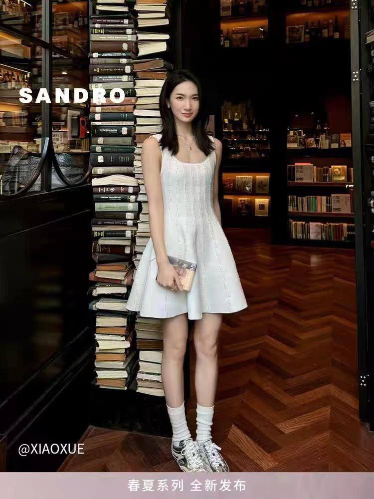 *New collections*
SANDRO
*Super Master quality*
*Sizes: S M L XL*
550 dhs🇦🇪🇦🇪
Zain308
♥️♥️♥️