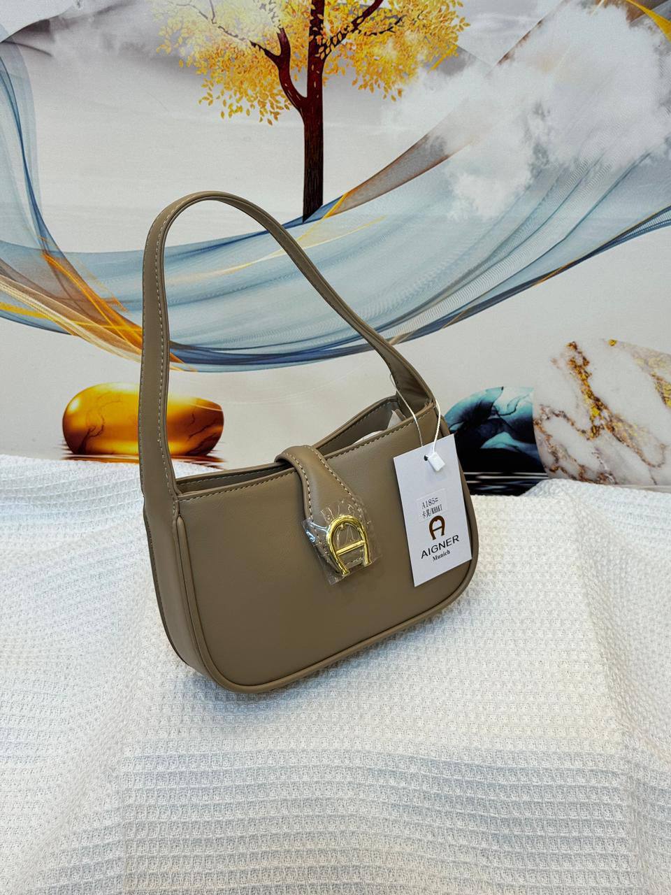 Aignar
Best quality
with box’s
🎁🎁🎁
90 dhs✅
size 20 cm
Zain290
♥️♥️♥️