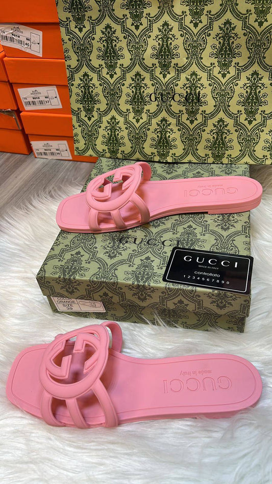 Gucci Slippers ,
New Arrived
Size 36 To 41
70 dhs🗽
Zain120
♥️♥️♥️