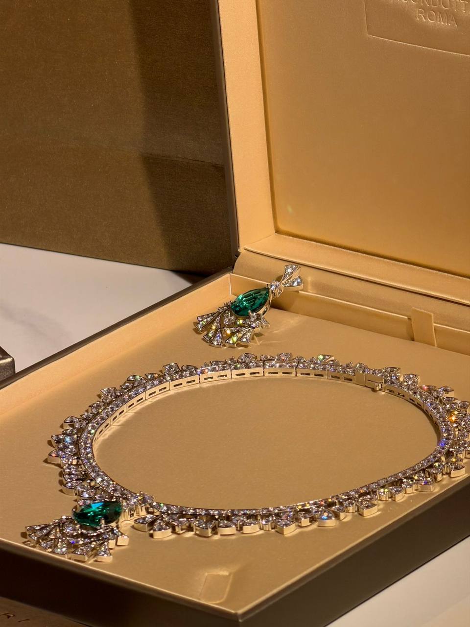 BVlGARI
New Collection 😍
Quality: Super Master
Non -Tarnish color
* Necklace
* Earrings
For Price 👇 WTSP Text Zain 0568585901
Zain268
♥️♥️♥️