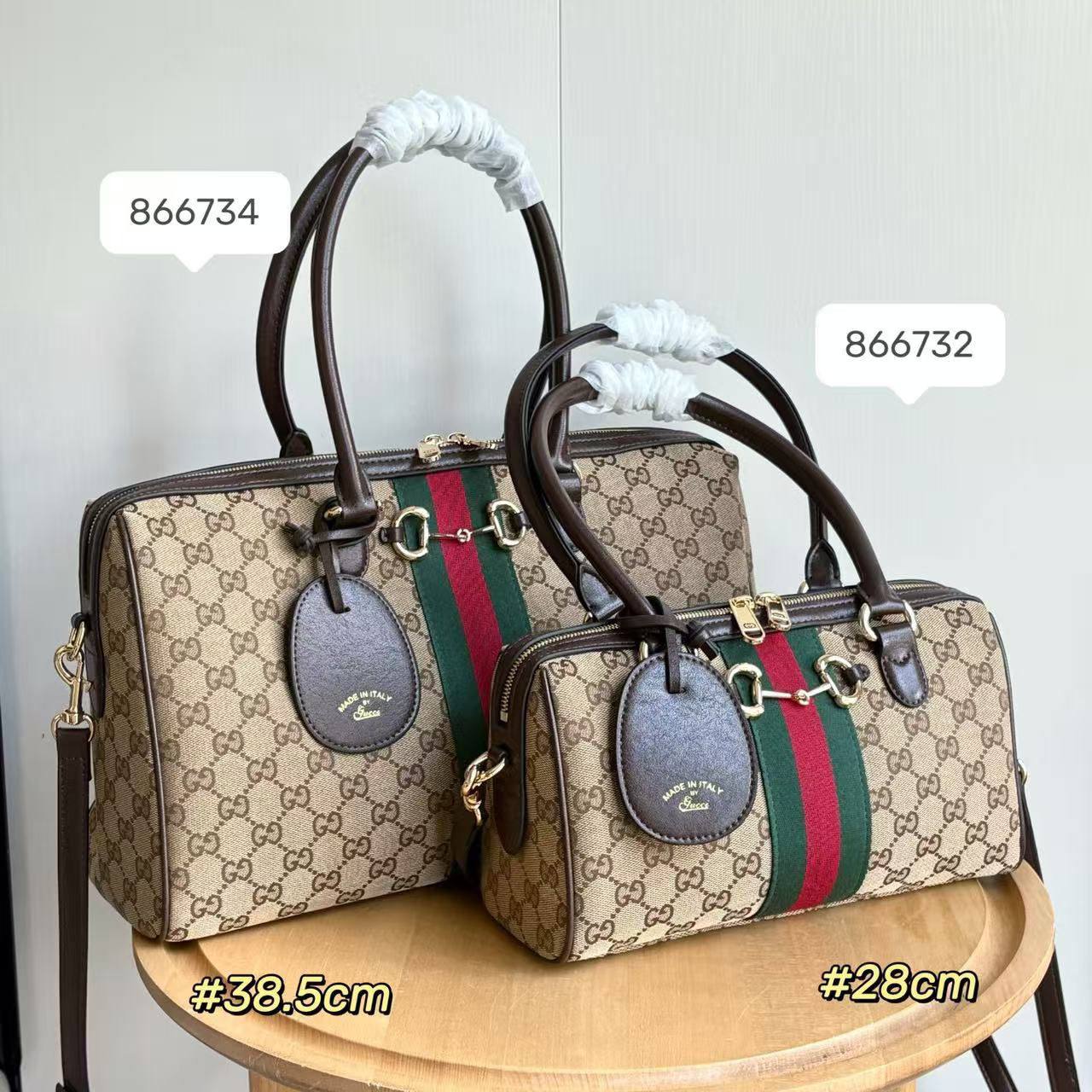 Gucci
Size:38.5cm
270 dhs✅
size:28cm
260 dhs✅
Zain114
♥️♥️♥️