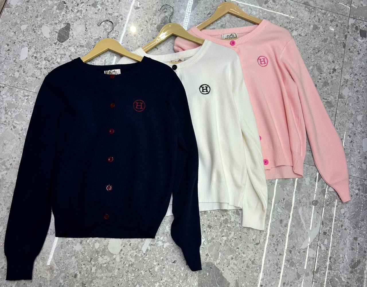 Available
230 dhs🪙🖤
Zain262
♥️♥️♥️