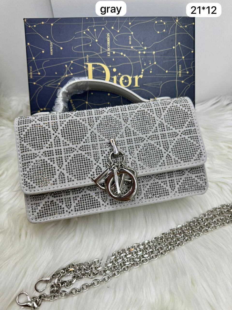 💎 Lady Dior top handle
1️⃣ First Quality +🎁
Size: 26 ~ 17 * 14 cm
90 dhs🪙🌨️
with Box🎁
Zain115
♥️♥️♥️