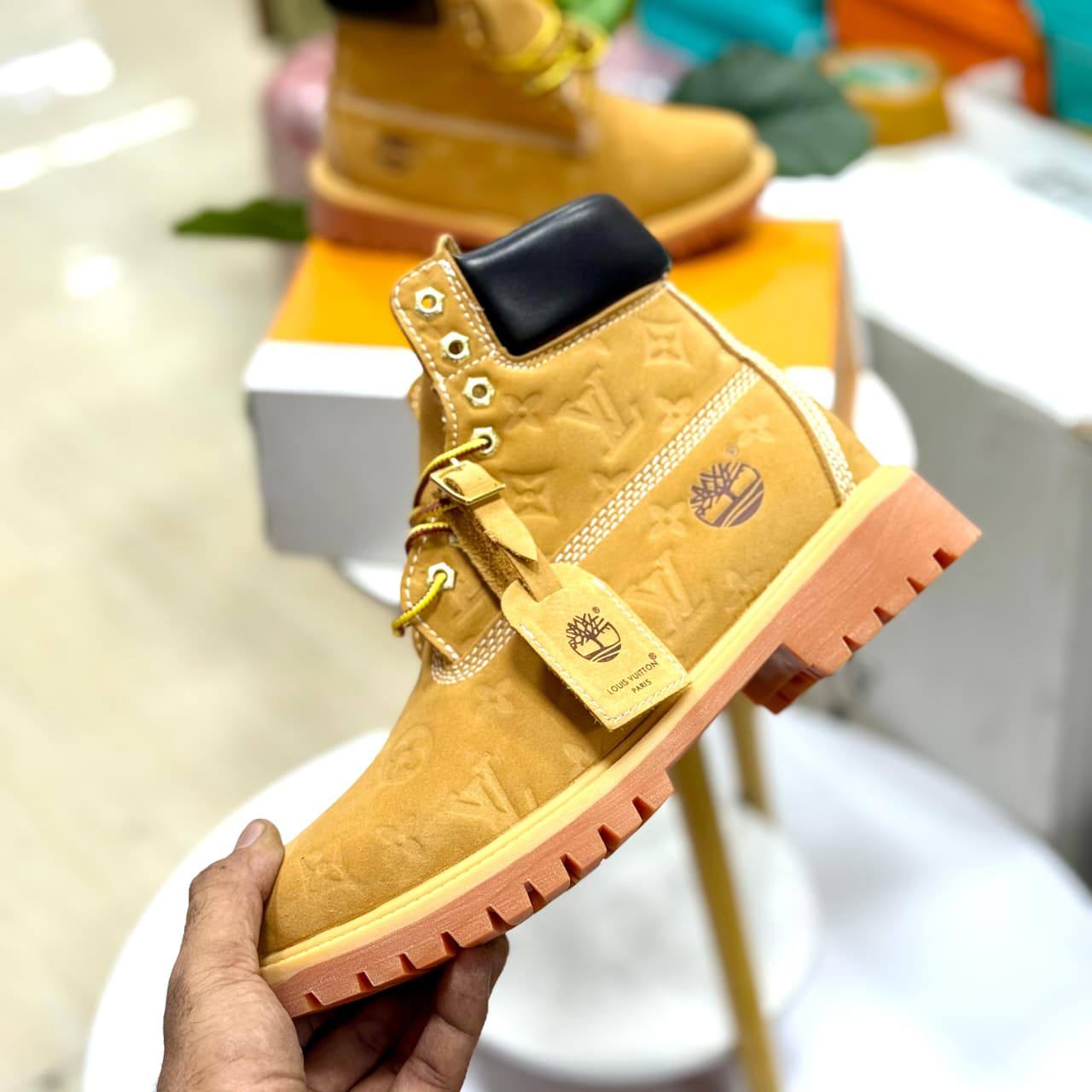 Lv brown Timberland
Size 40 to 45
180 dhs💓
Zain27
♥️♥️♥️