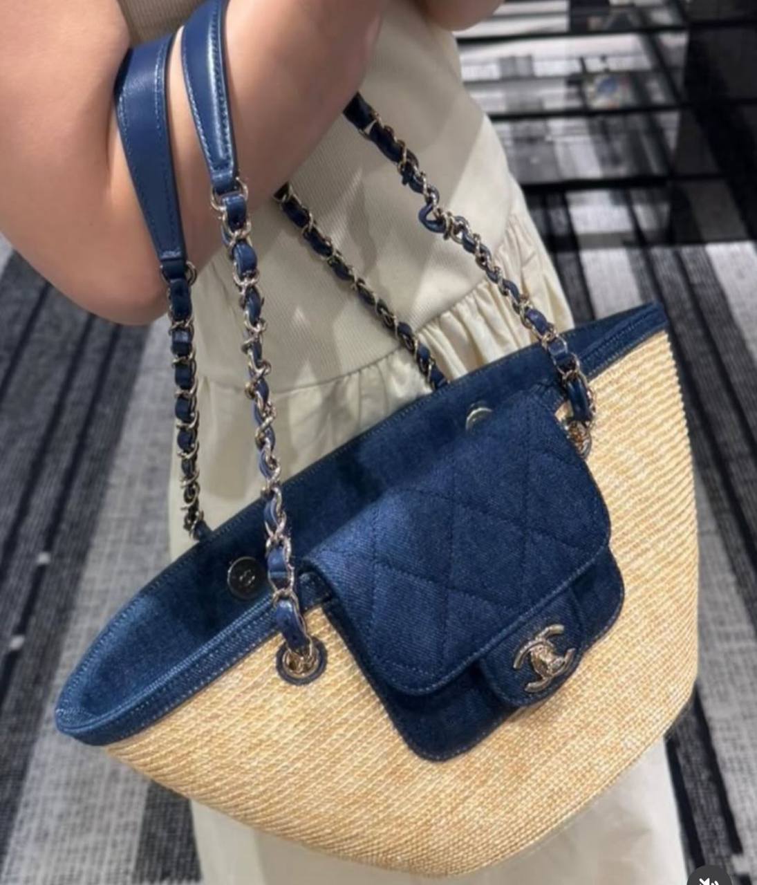 CHANEL
𝐑𝐚𝐟𝐟𝐢𝐚 𝐚𝐧𝐝 𝐃𝐞𝐧𝐢𝐦 𝐭𝐨𝐭𝐞 𝐛𝐚𝐠
1650 dhs✅
1750 dhs✅
ETAG4
♥️♥️♥️