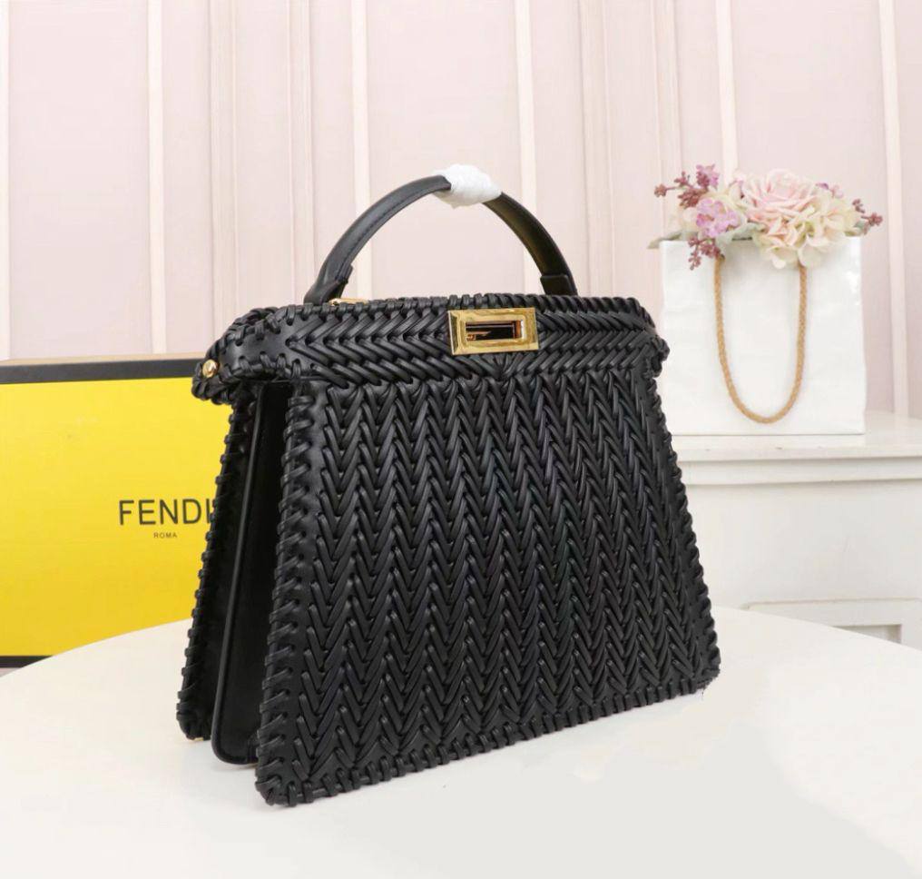 FENDI
COPY ONE
NEW CAME
170 dhs🪙🌨️
Zain39
♥️♥️♥️