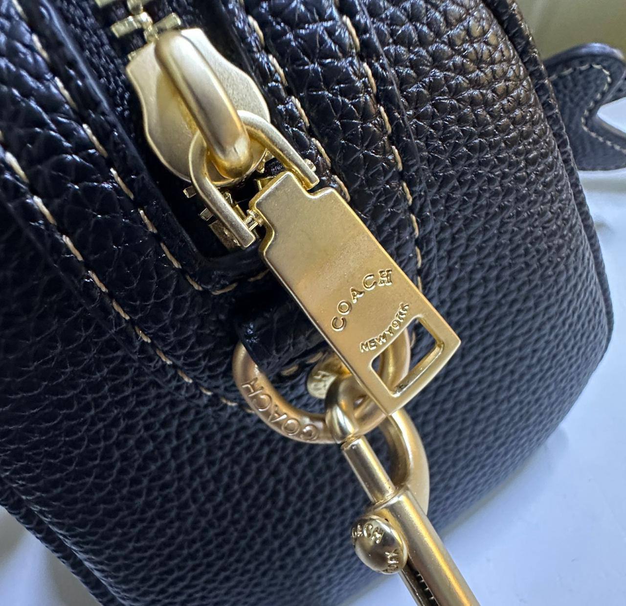 COACH
COPY ONE
WITH BOX
120 dhs💓
20 c m
Zain17
♥️♥️♥️