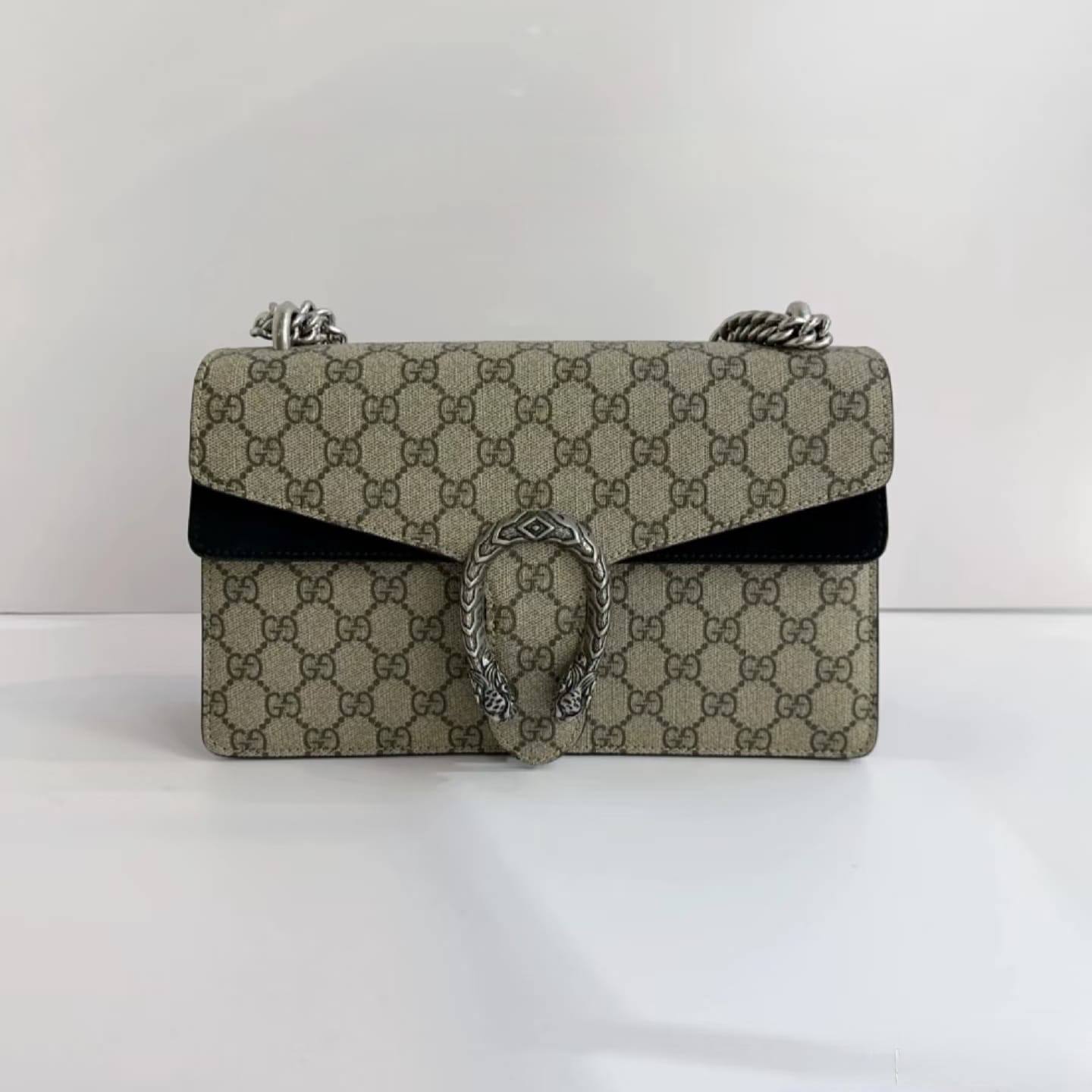 Gucci
90 dhs💓
With box💐
🎁🎁🎁
25 cm 💐
Zain136
♥️♥️♥️