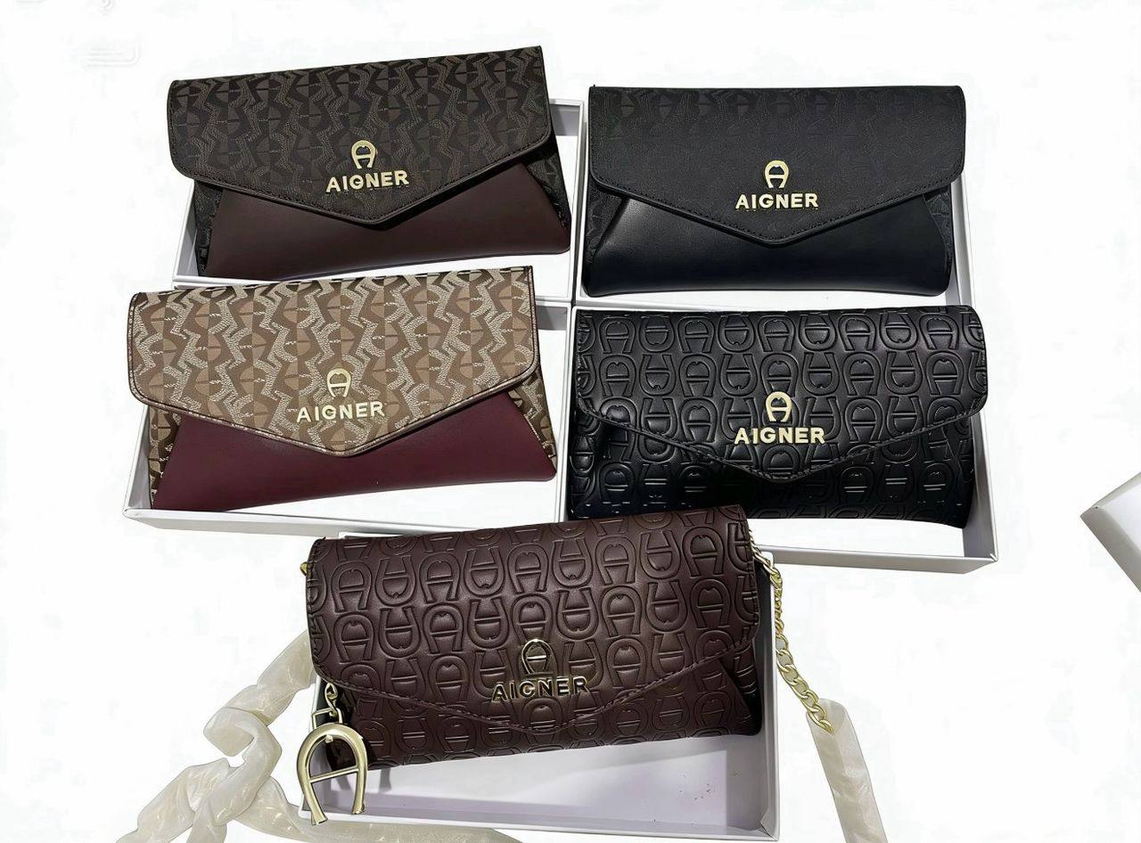 Aigner
85 dhs🌺
with box
🎁🎁🎁
size 20cm
Zain35
♥️♥️♥️