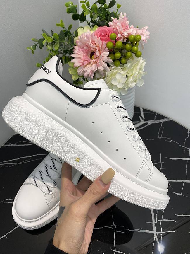 ALEXANDER MCQUEEN ‘BLACK Trim/WHITE’🖤🤍
36-45 AVAILABLE 🤩
250 dhs❣️
Zain242
♥️♥️♥️