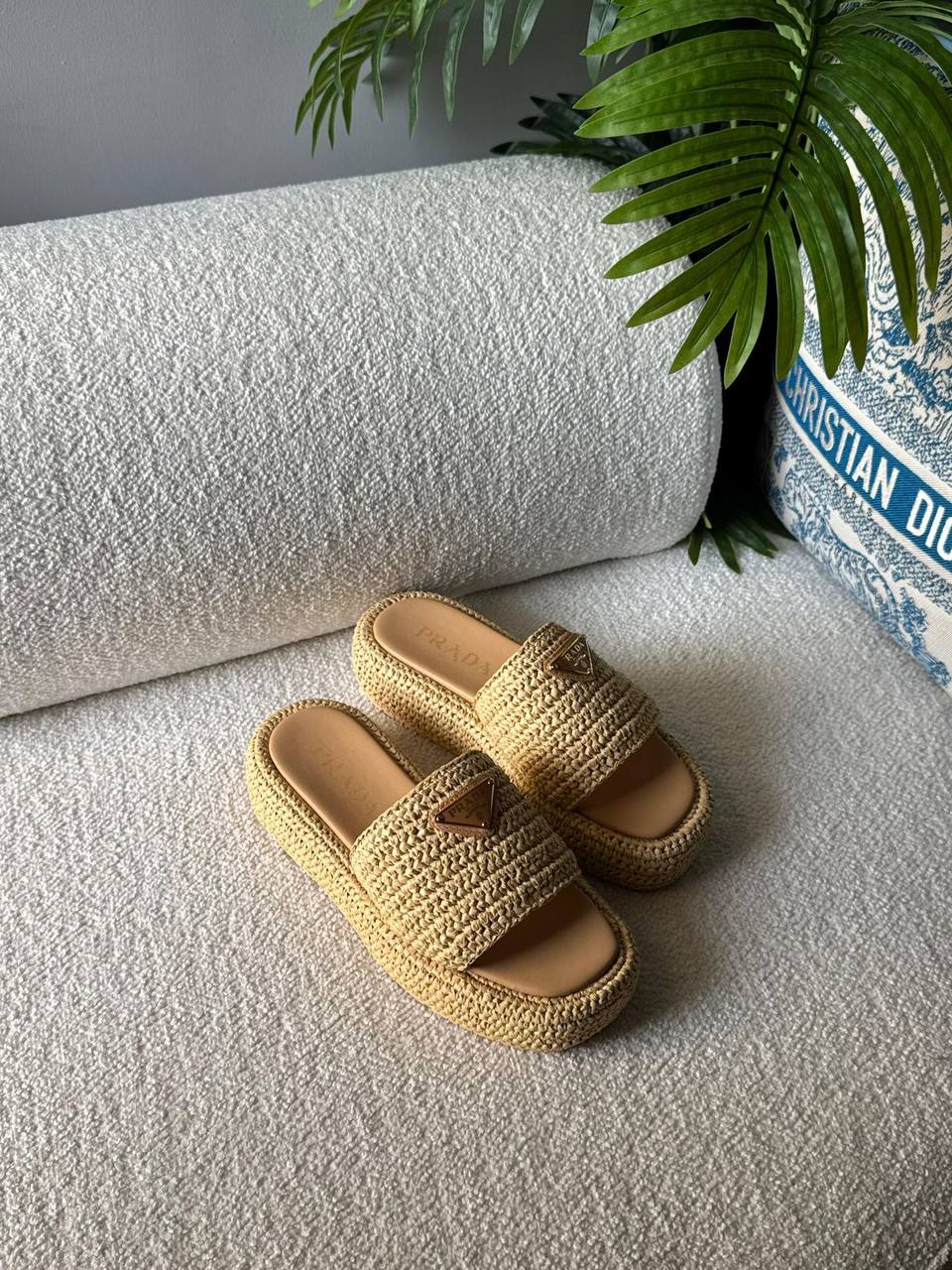 PRADA
SuperMaster Quality 💯
450 dhs🪙💕
Size: 36 -41 💥
Zain171
♥️♥️♥️