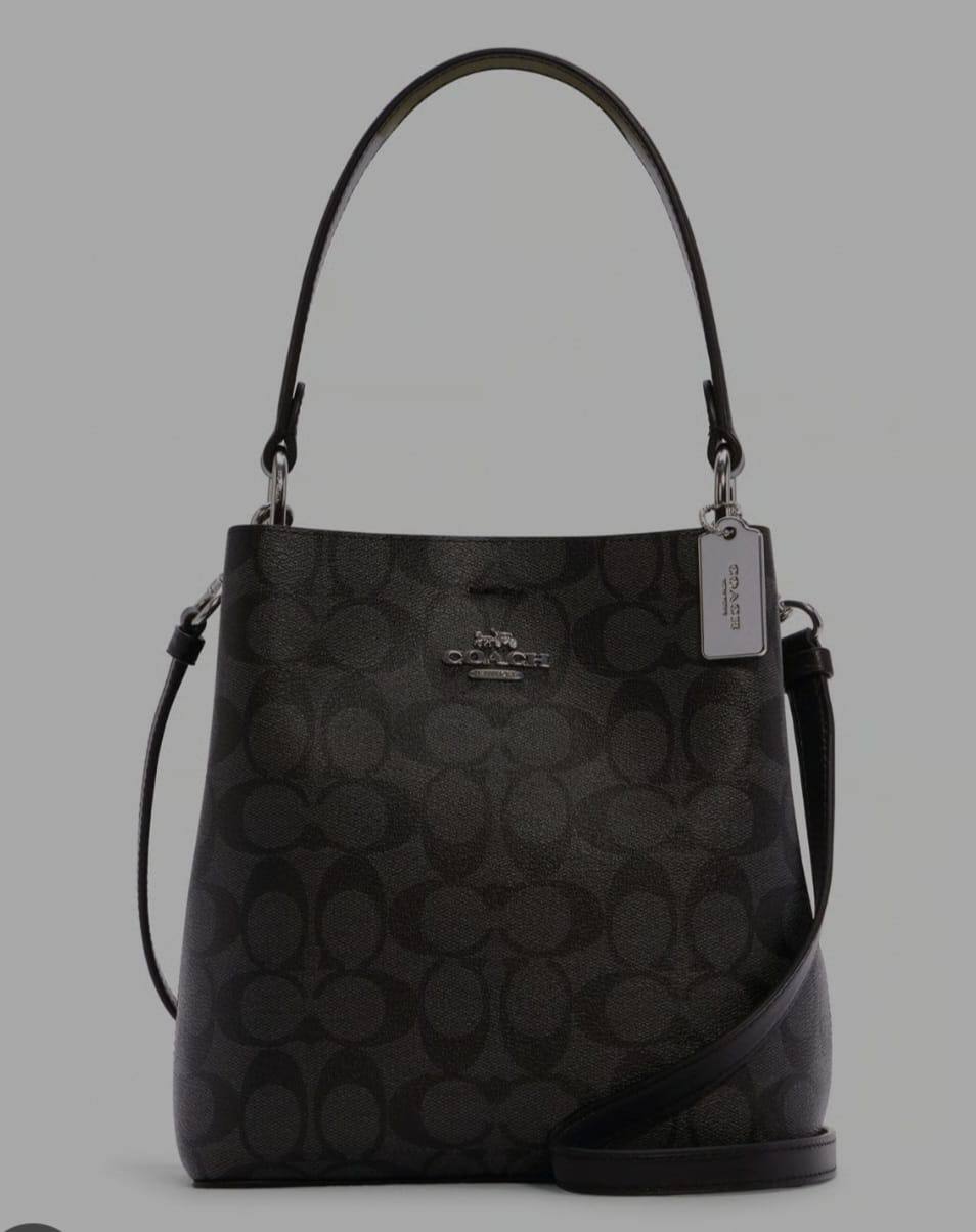 Coach
*21cm
95 dhs✅
*with box
🎁🎁🎁
Zain118
♥️♥️♥️