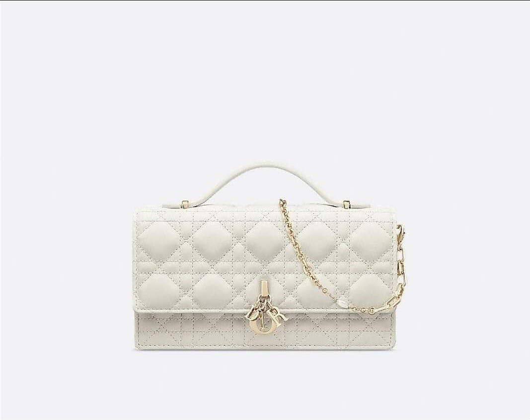 Dior
with box
110 dhs🇦🇪🇦🇪
Zain306
♥️♥️♥️